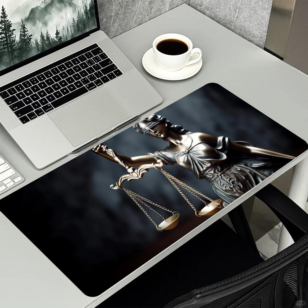Lady Justice Statue Theme Larg - Desk Setup With Laptop recension och pris
