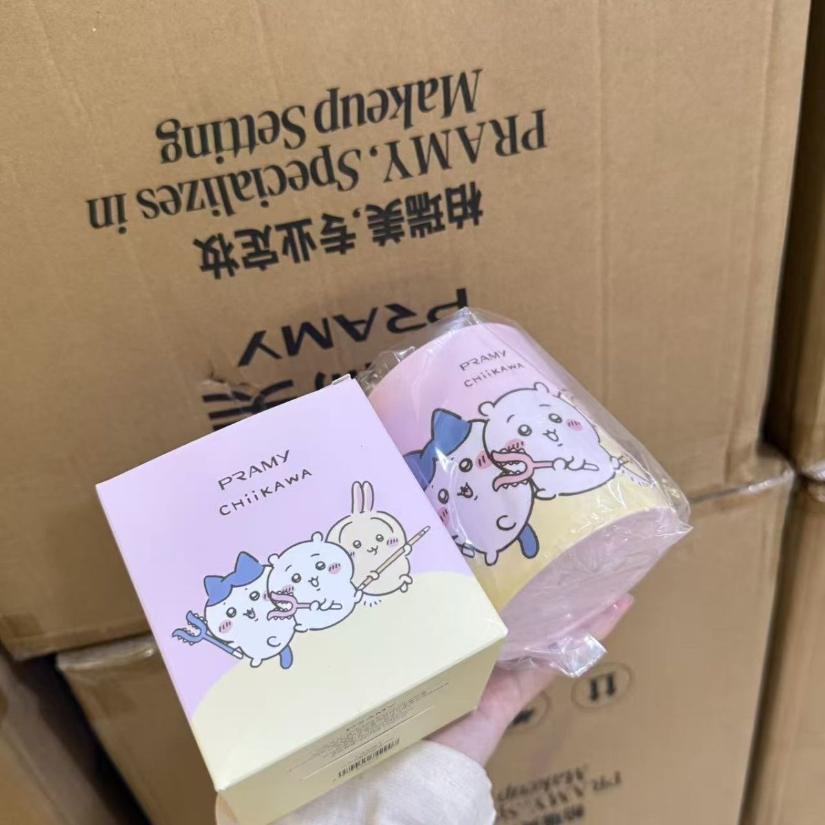 Chiikawa Co branded Makeup Bru - Desk Setup Organization recension och pris